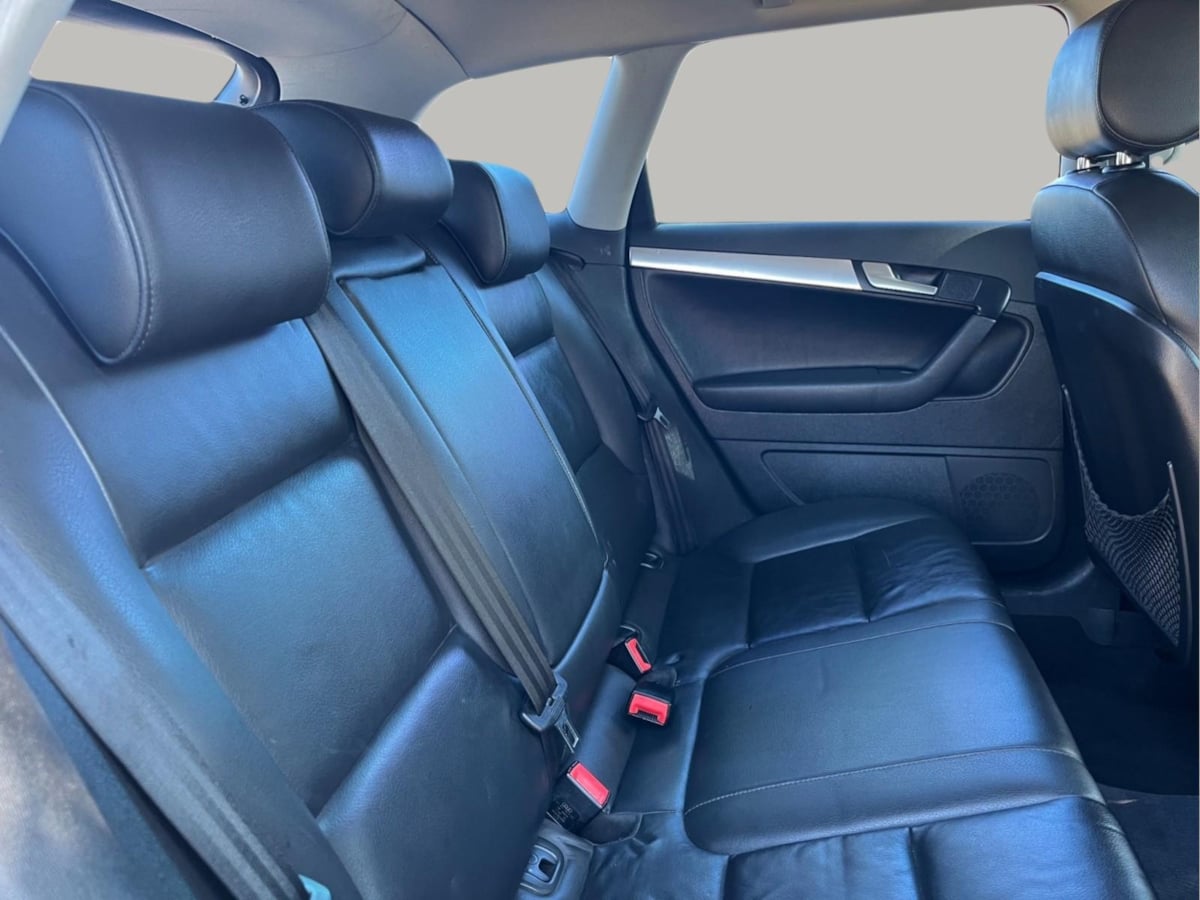 Additional photo of vehicle.