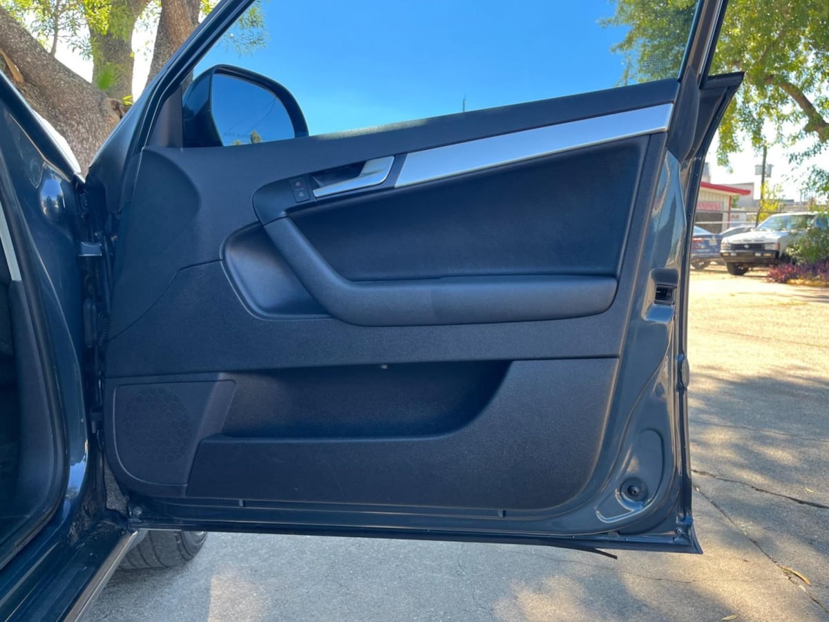 Additional photo of vehicle.