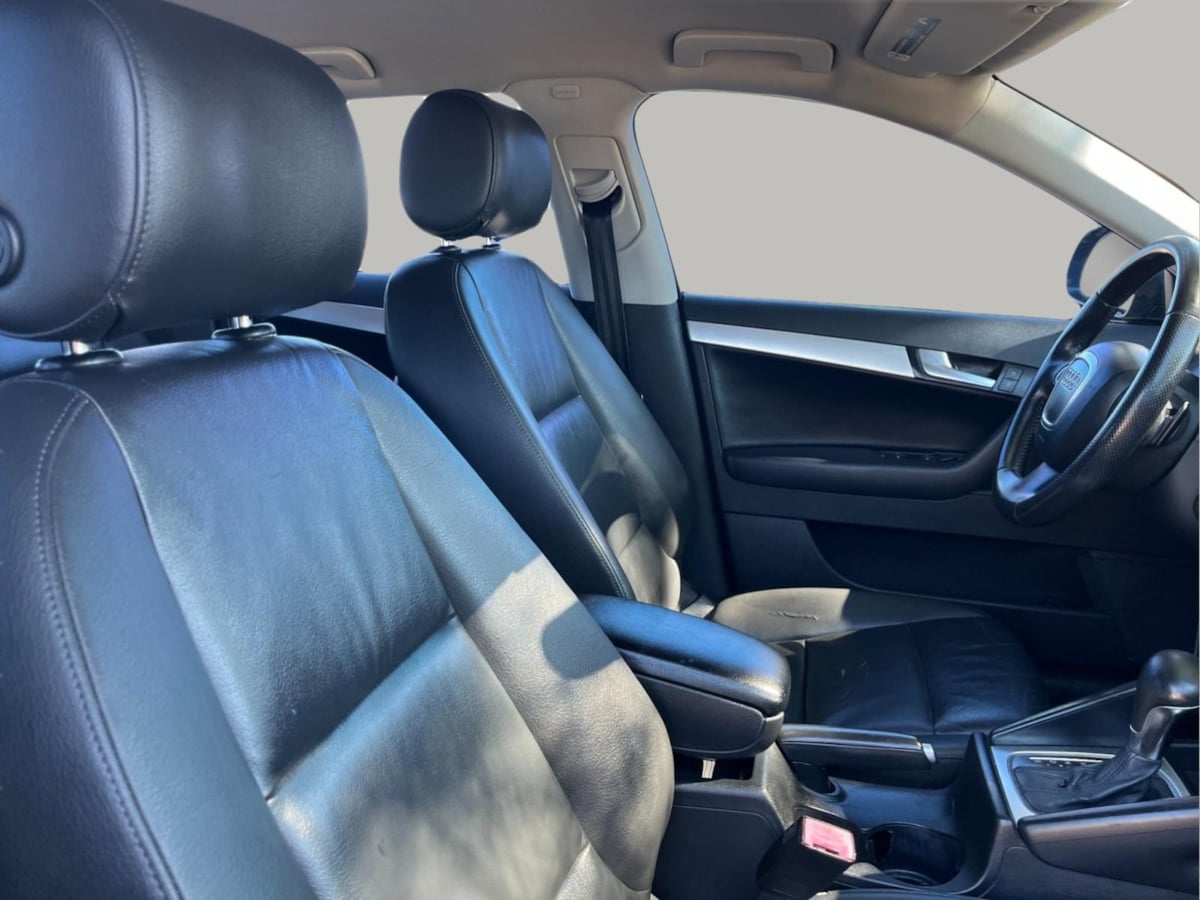 Additional photo of vehicle.