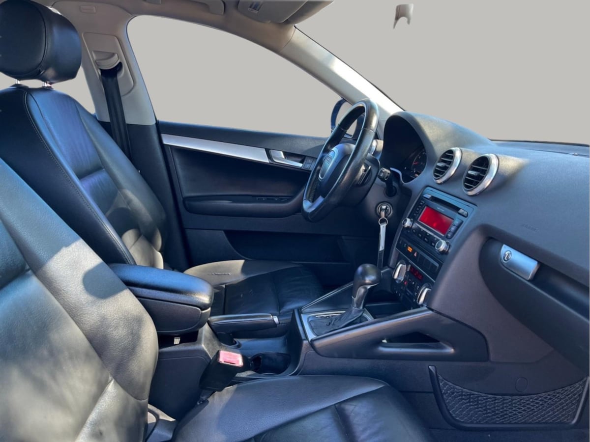 Additional photo of vehicle.