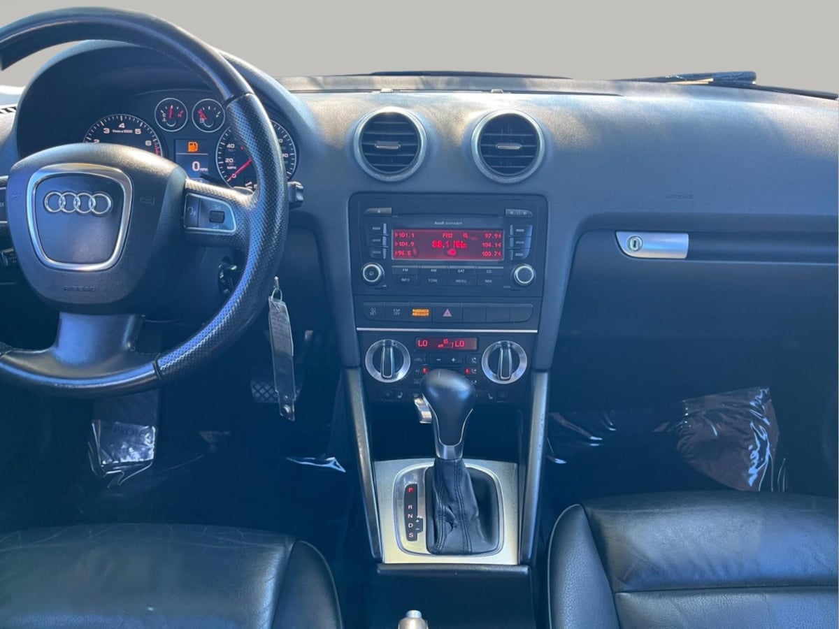 Additional photo of vehicle.