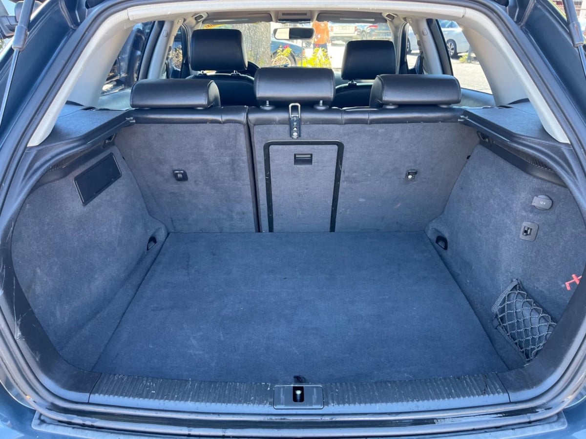 Additional photo of vehicle.