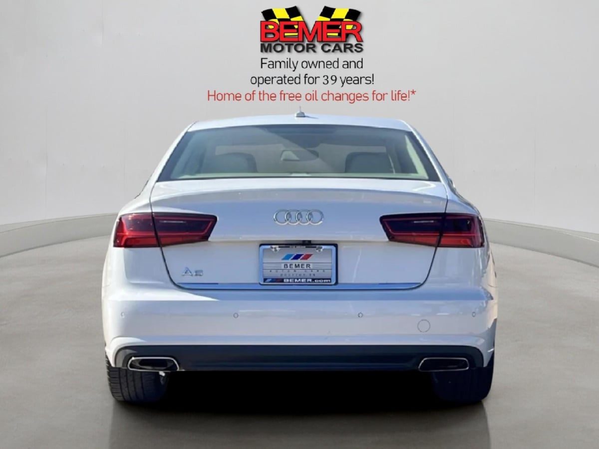 Additional photo of vehicle.