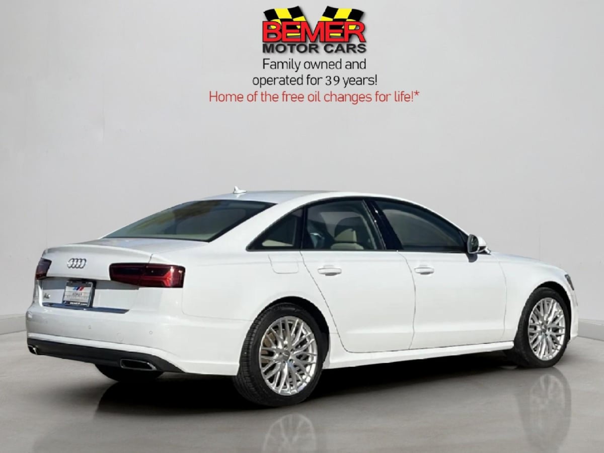 Additional photo of vehicle.