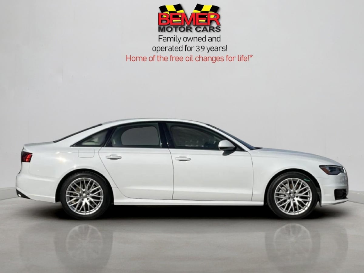 Additional photo of vehicle.