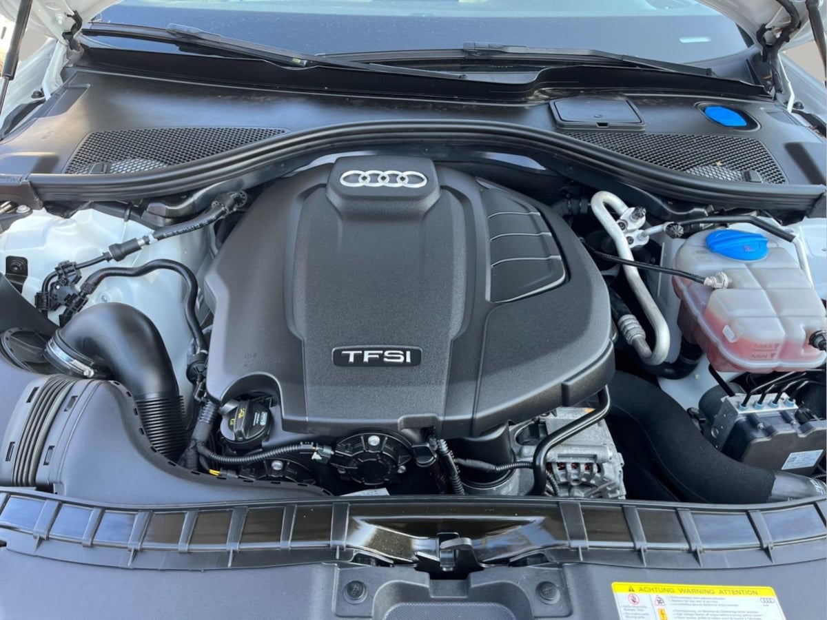 Additional photo of vehicle.