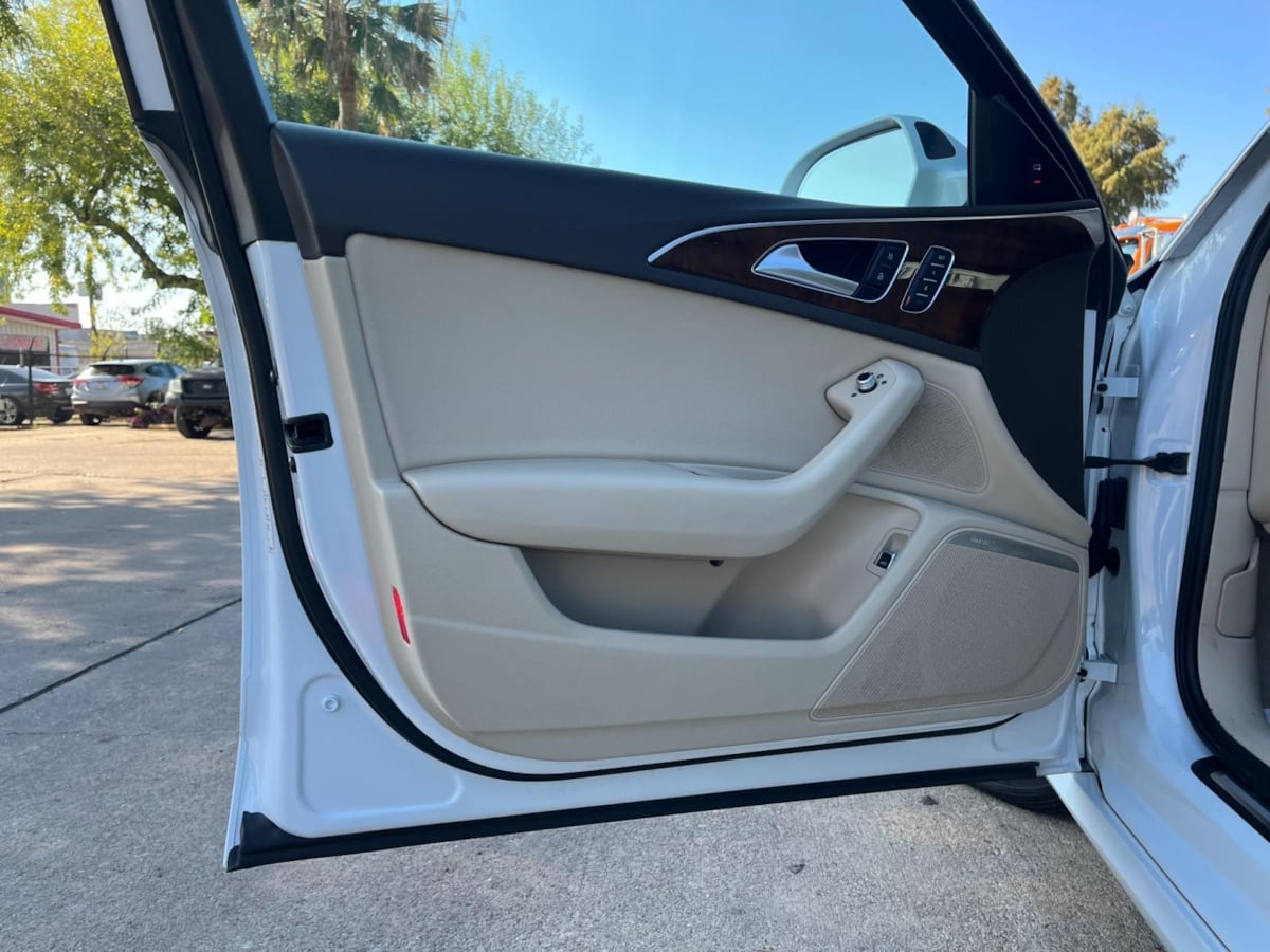 Additional photo of vehicle.