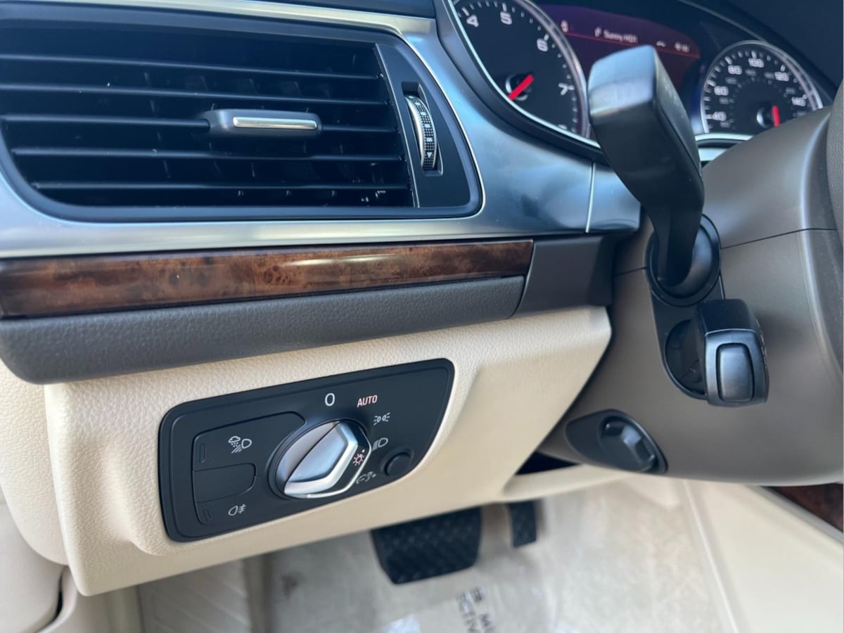 Additional photo of vehicle.