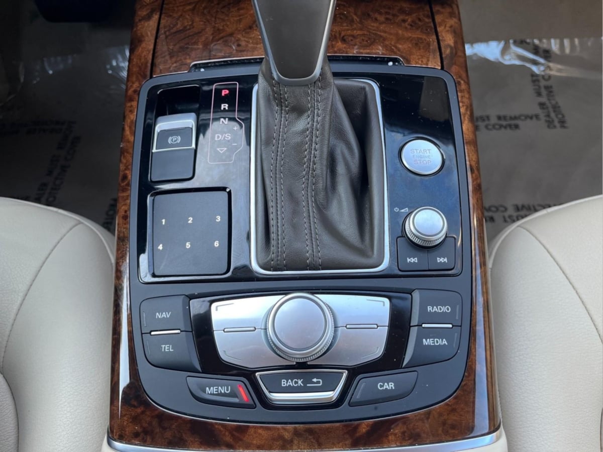 Additional photo of vehicle.