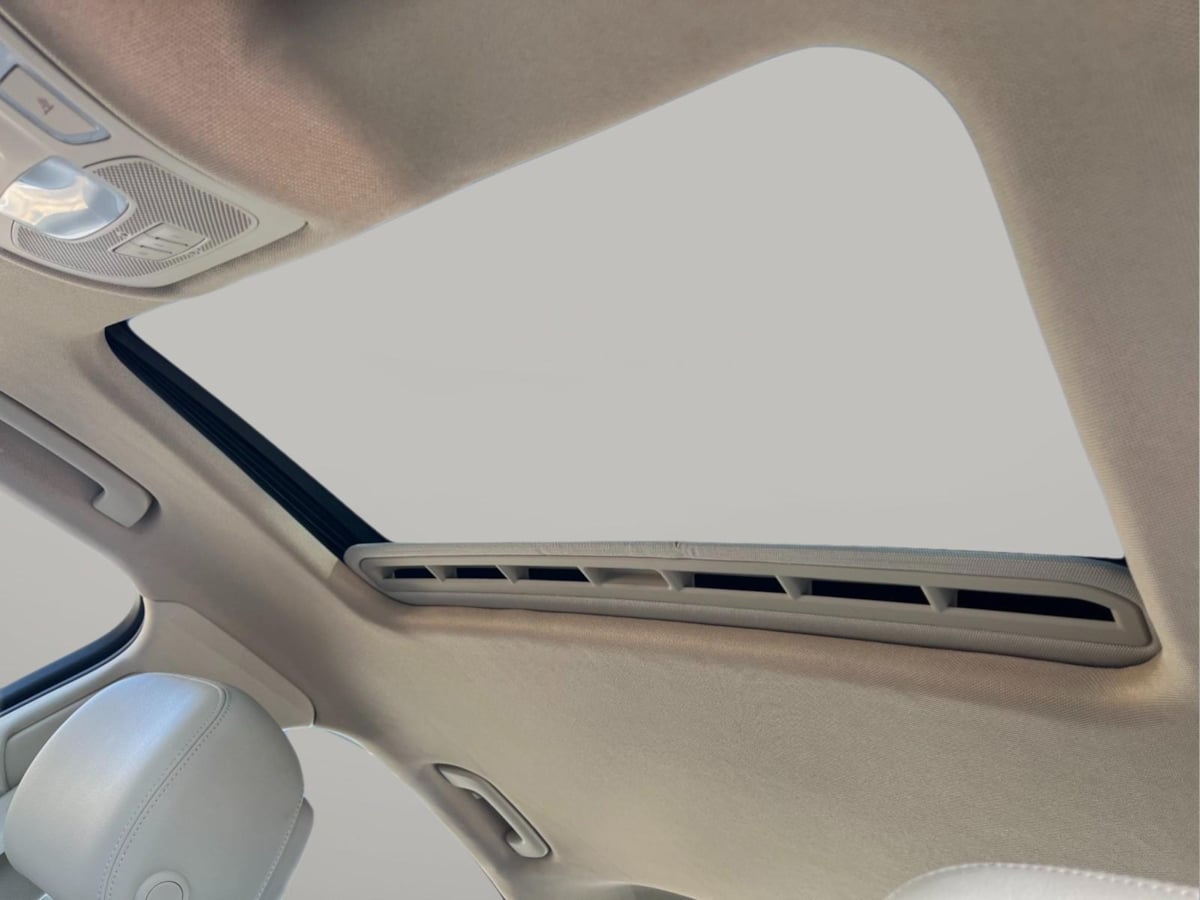 Additional photo of vehicle.