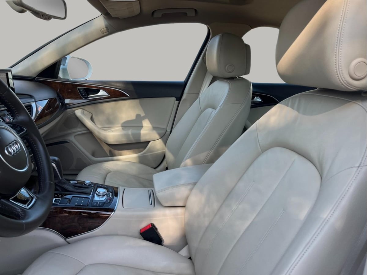 Additional photo of vehicle.