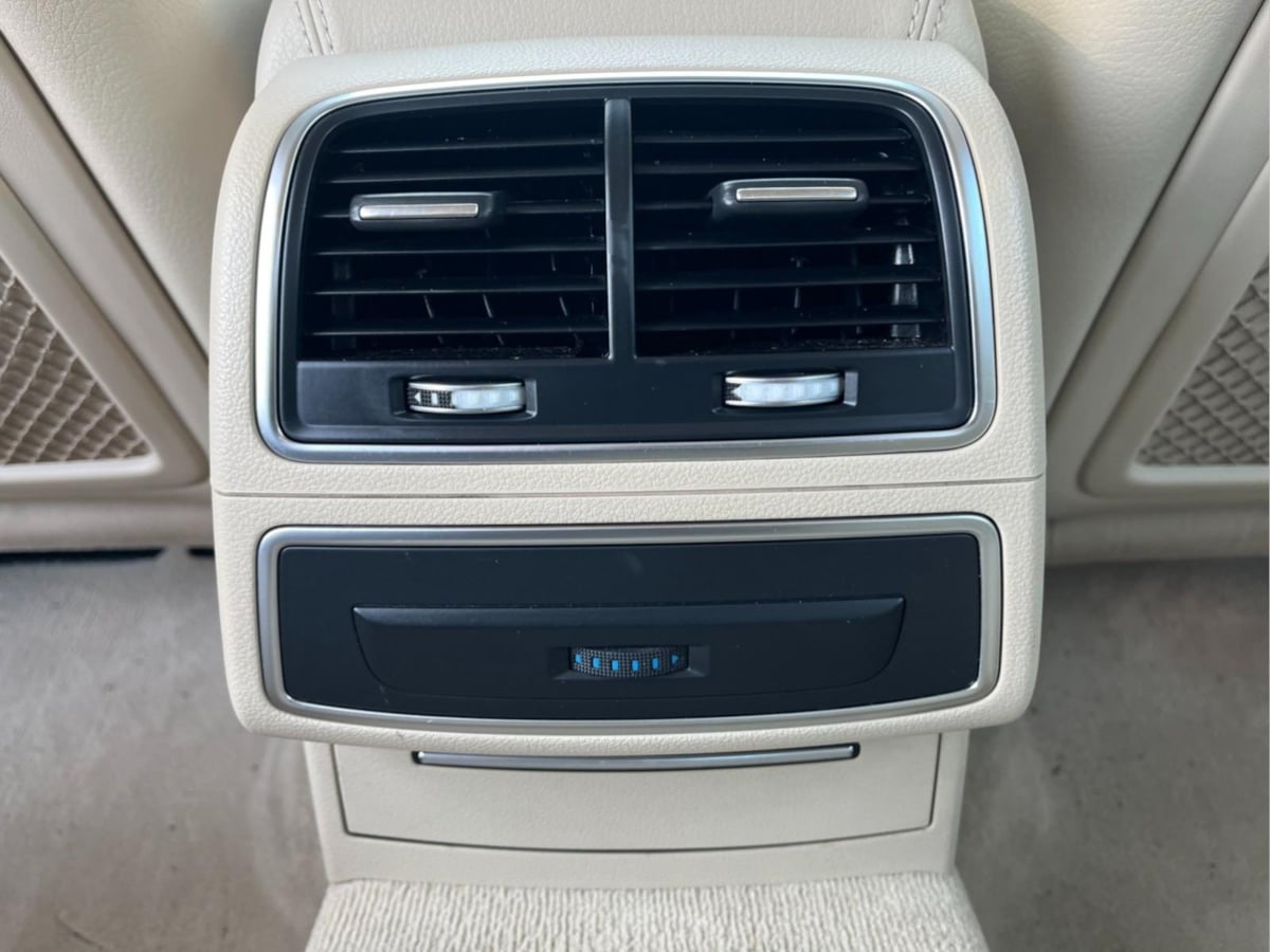 Additional photo of vehicle.