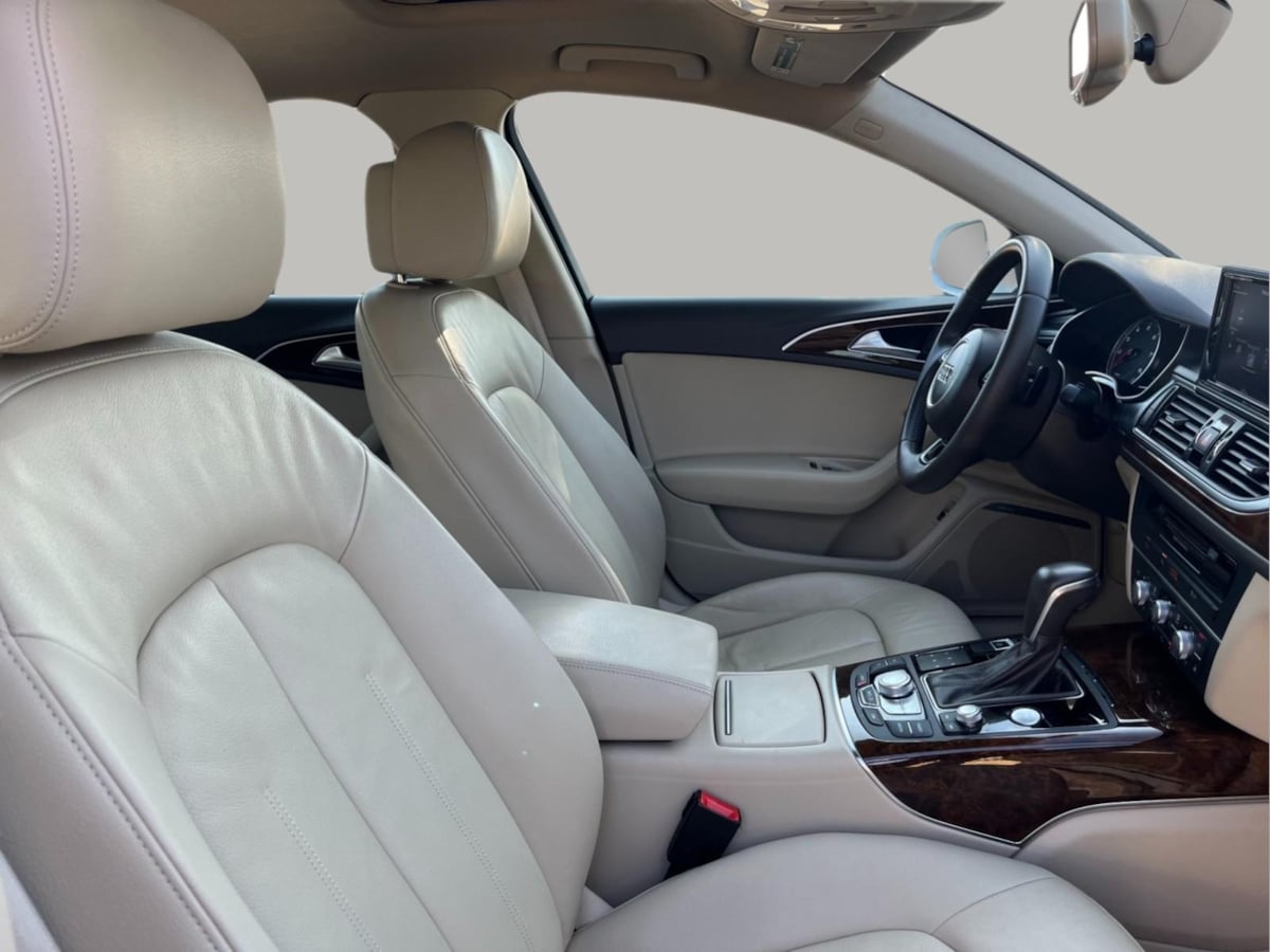 Additional photo of vehicle.