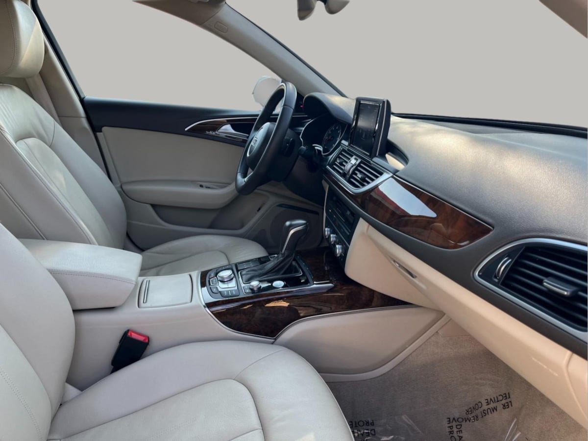 Additional photo of vehicle.