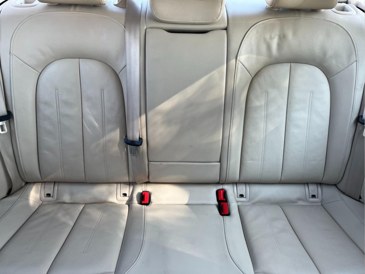 Additional photo of vehicle.