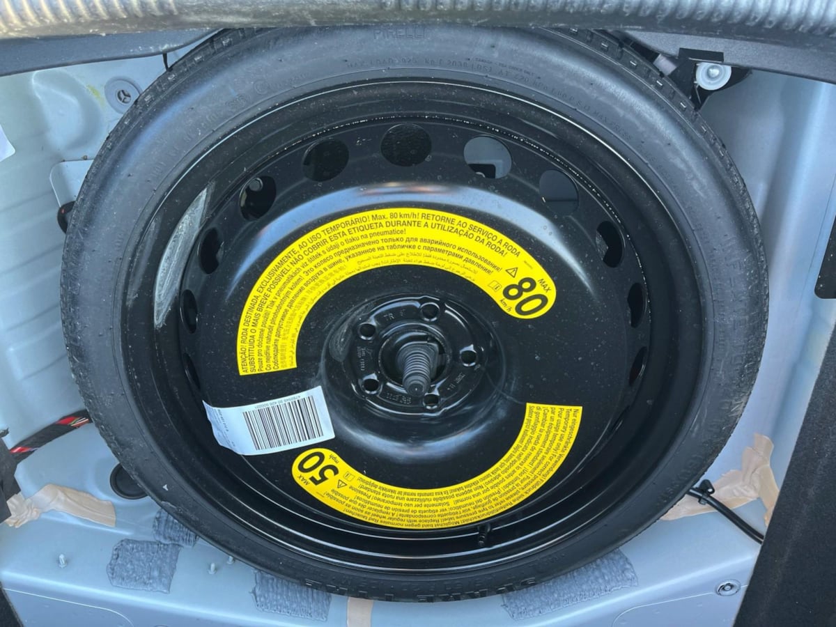 Additional photo of vehicle.