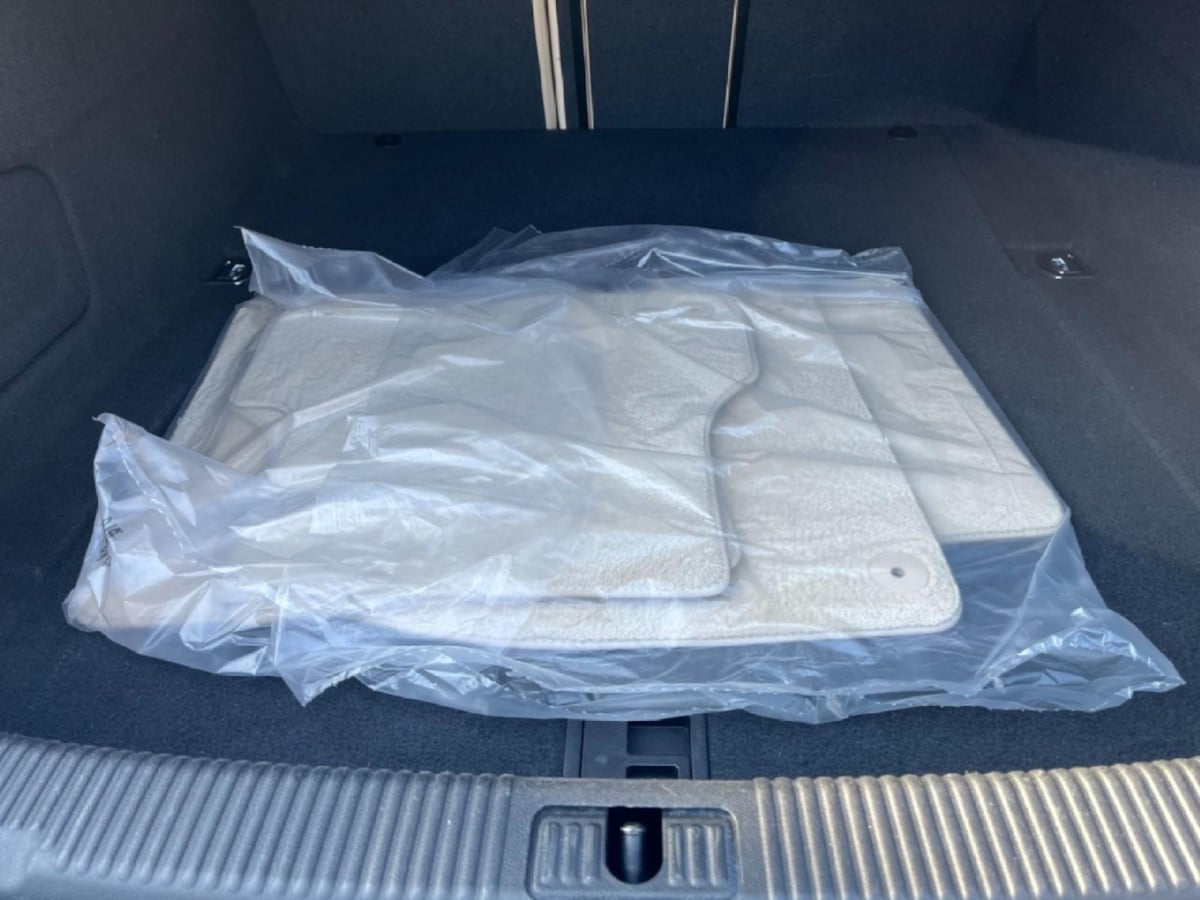 Additional photo of vehicle.