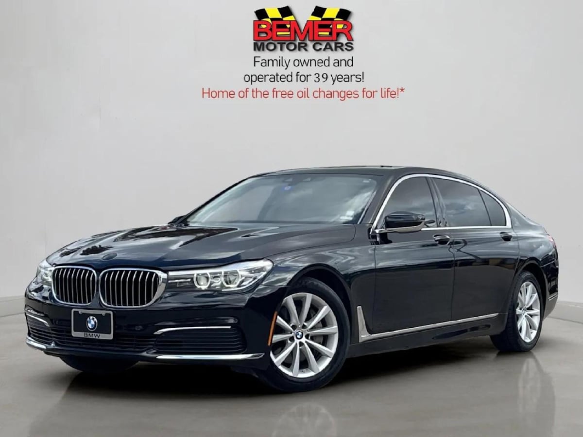2019 BMW 7 Series 740i's photo