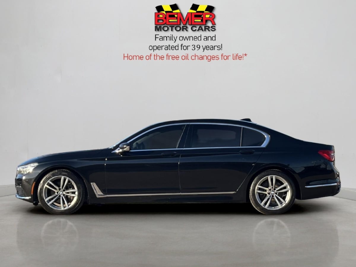 Additional photo of vehicle.