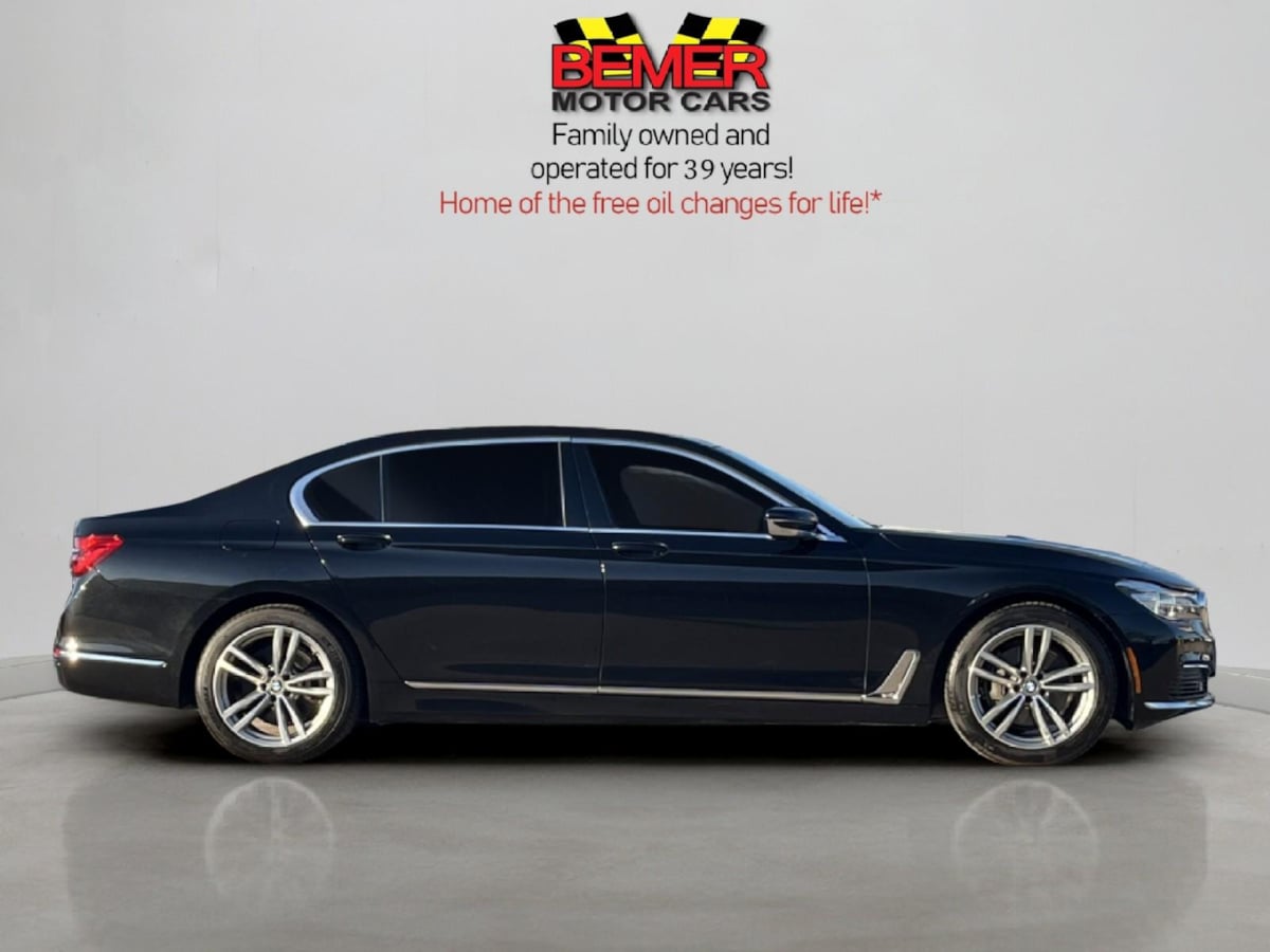 Additional photo of vehicle.