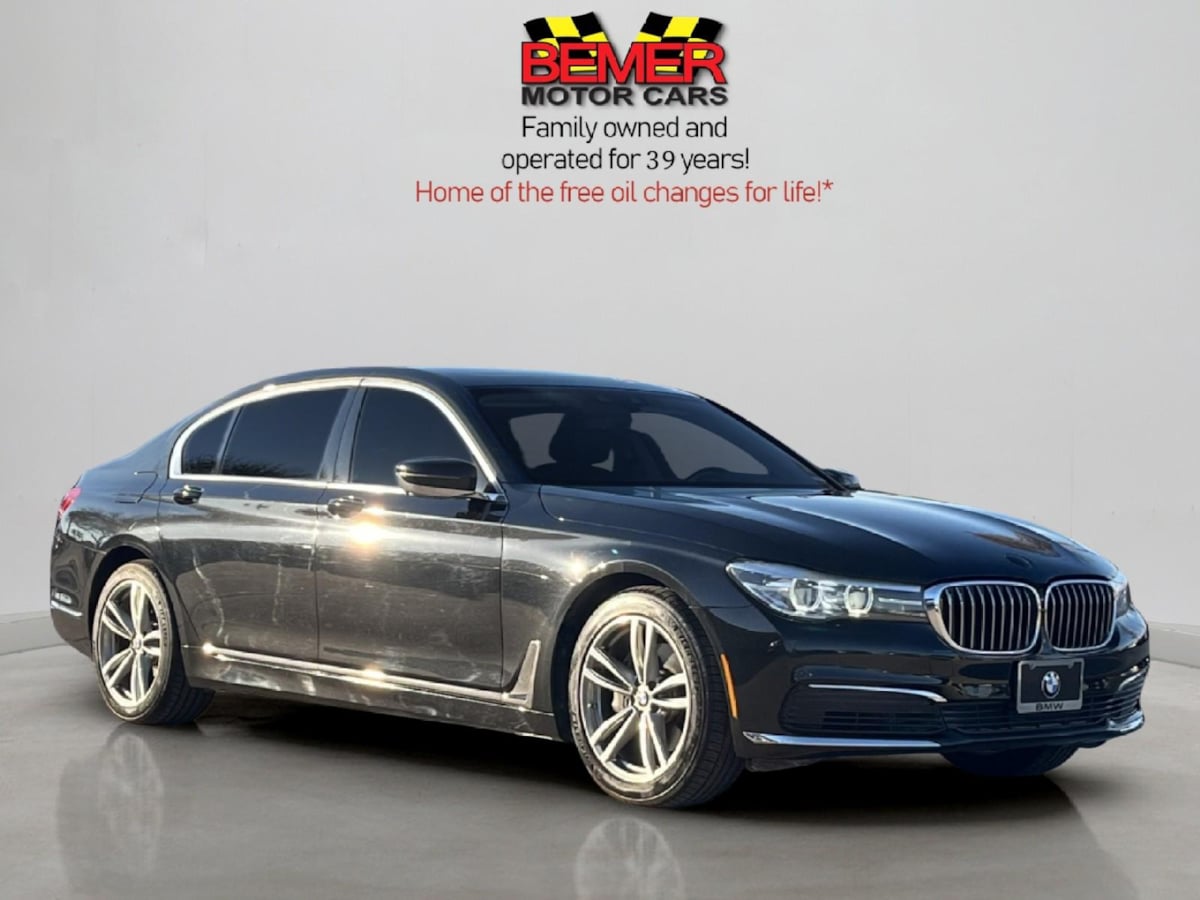 Additional photo of vehicle.