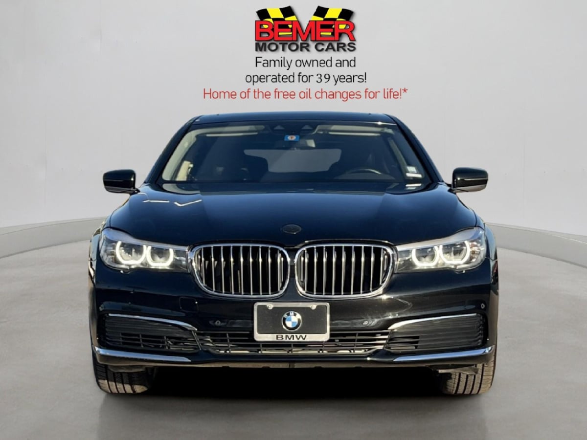 Additional photo of vehicle.