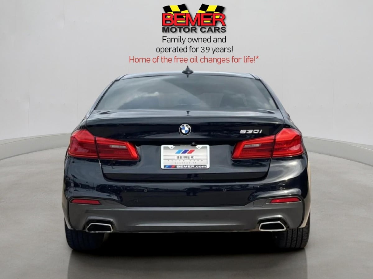 Additional photo of vehicle.