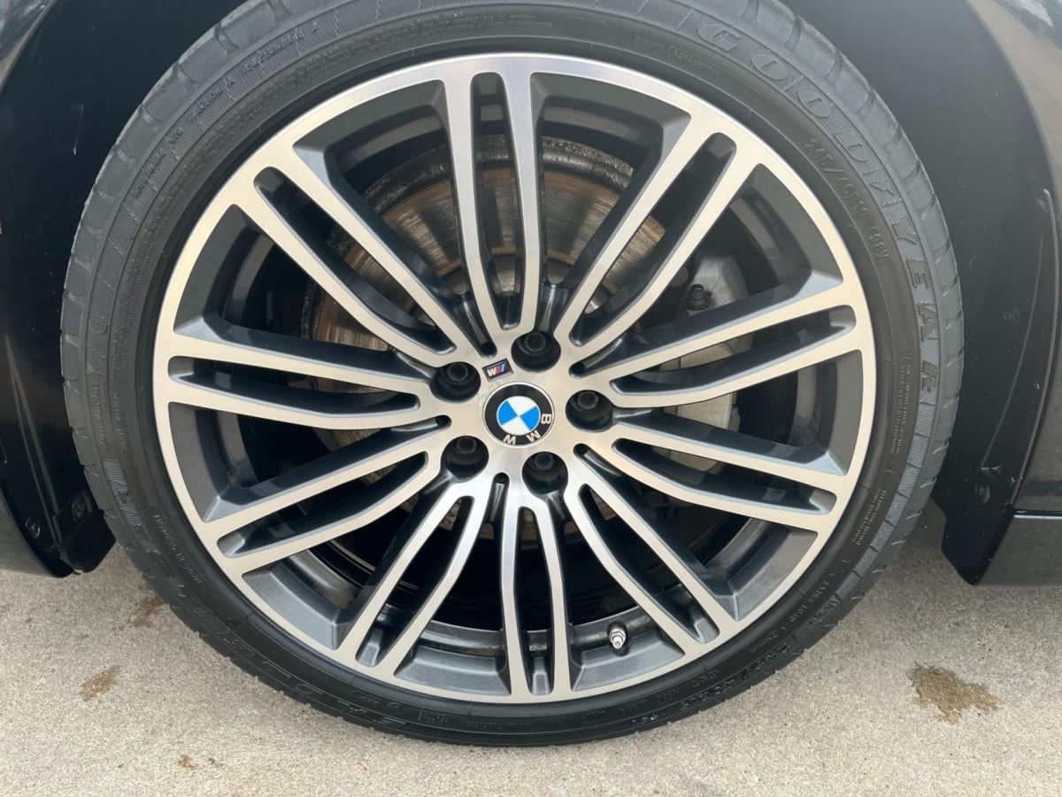 Additional photo of vehicle.