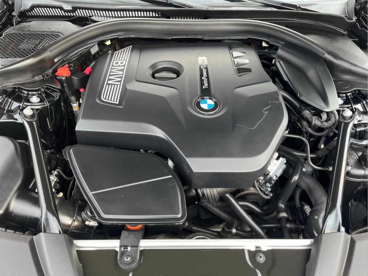 Additional photo of vehicle.