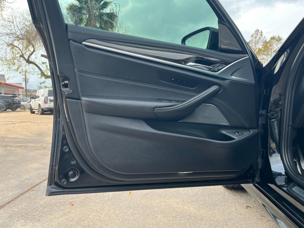 Additional photo of vehicle.