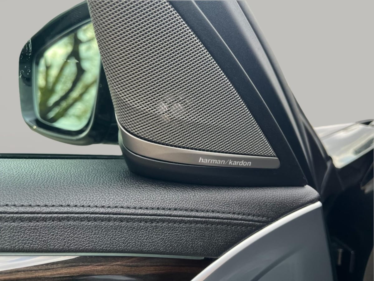 Additional photo of vehicle.