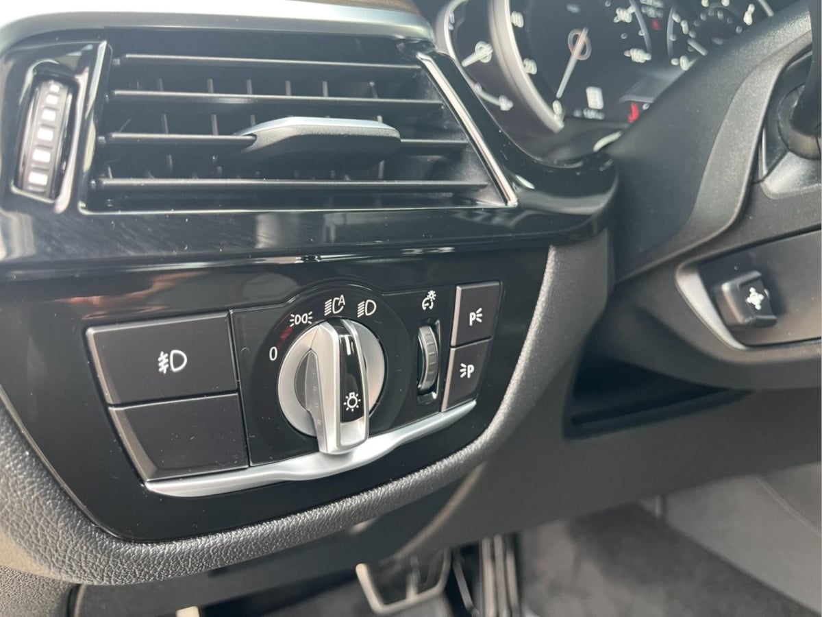 Additional photo of vehicle.