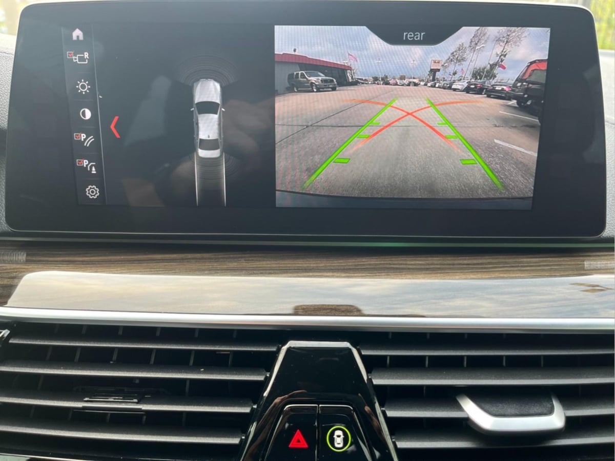 Additional photo of vehicle.