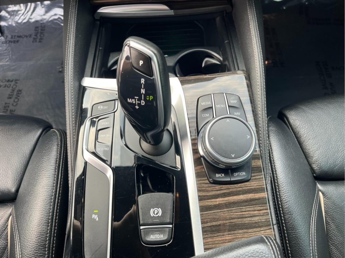 Additional photo of vehicle.