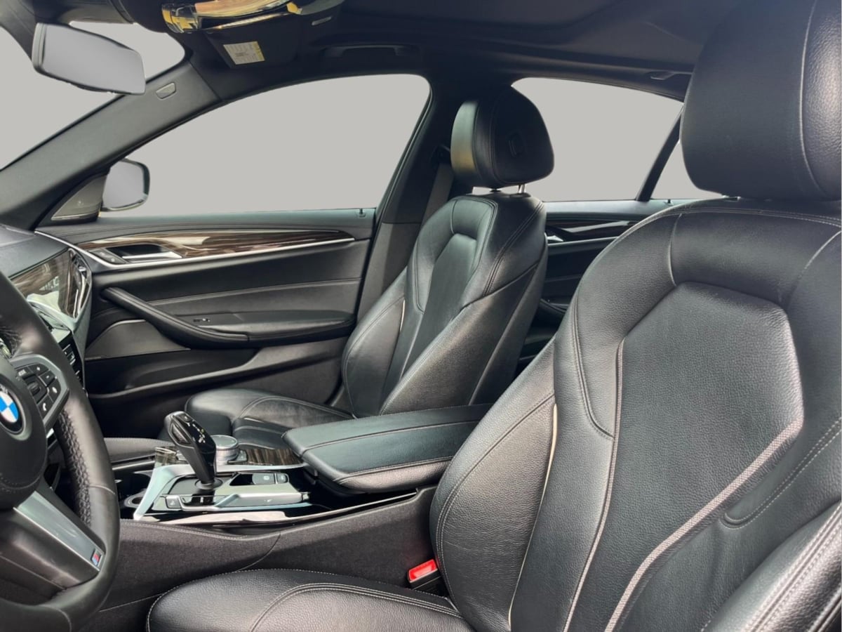 Additional photo of vehicle.