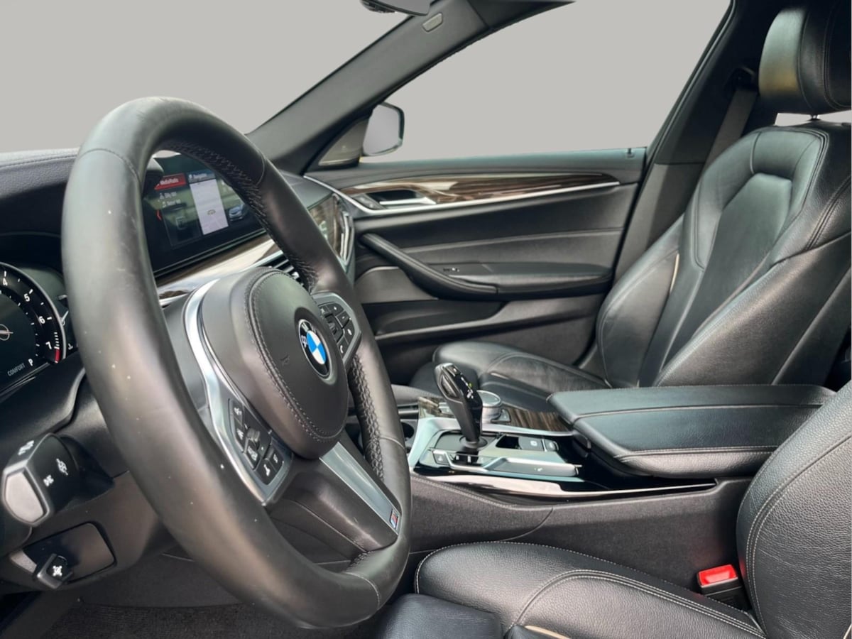 Additional photo of vehicle.