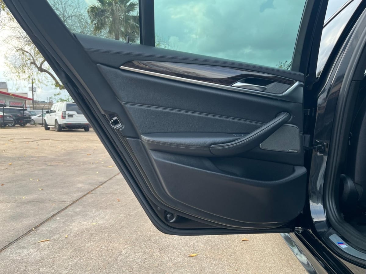 Additional photo of vehicle.