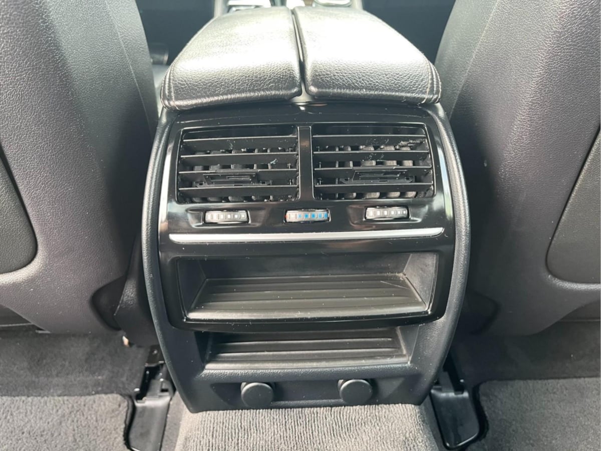 Additional photo of vehicle.