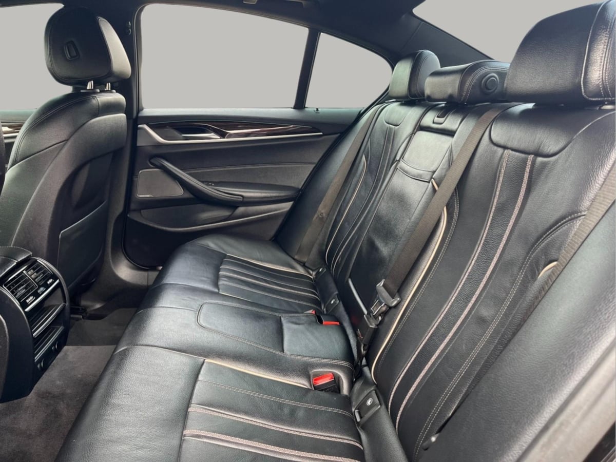 Additional photo of vehicle.