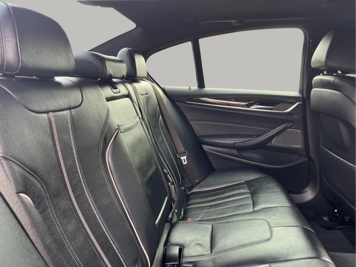 Additional photo of vehicle.