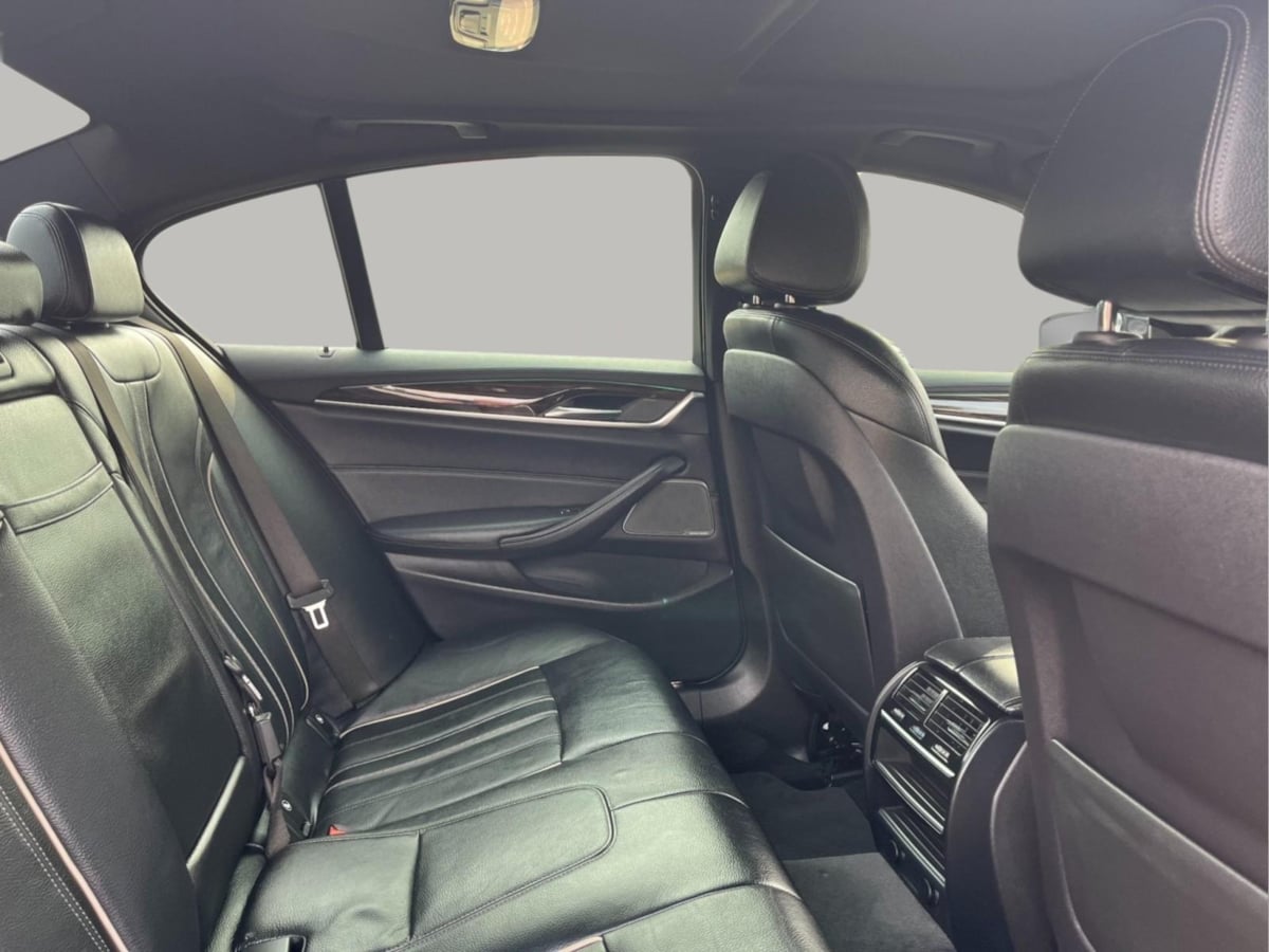 Additional photo of vehicle.