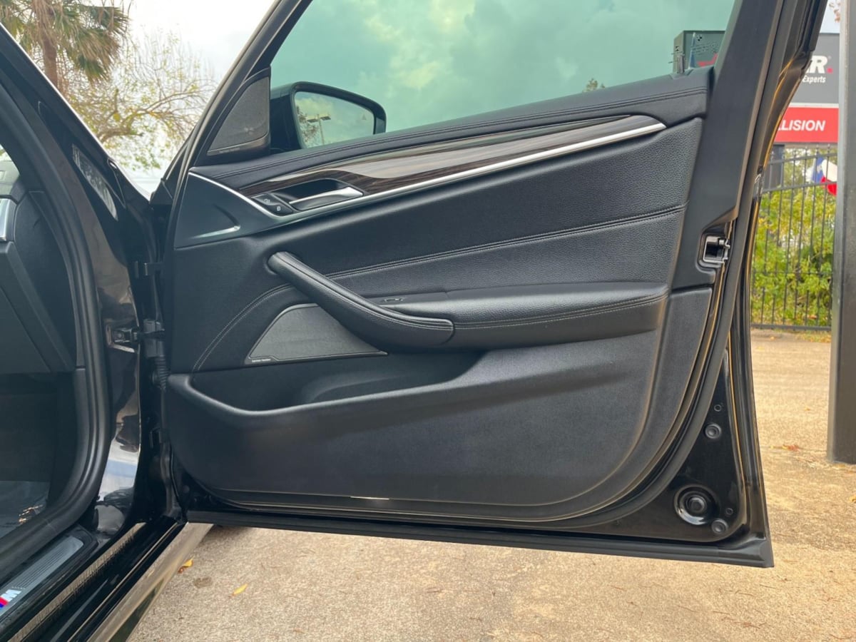 Additional photo of vehicle.