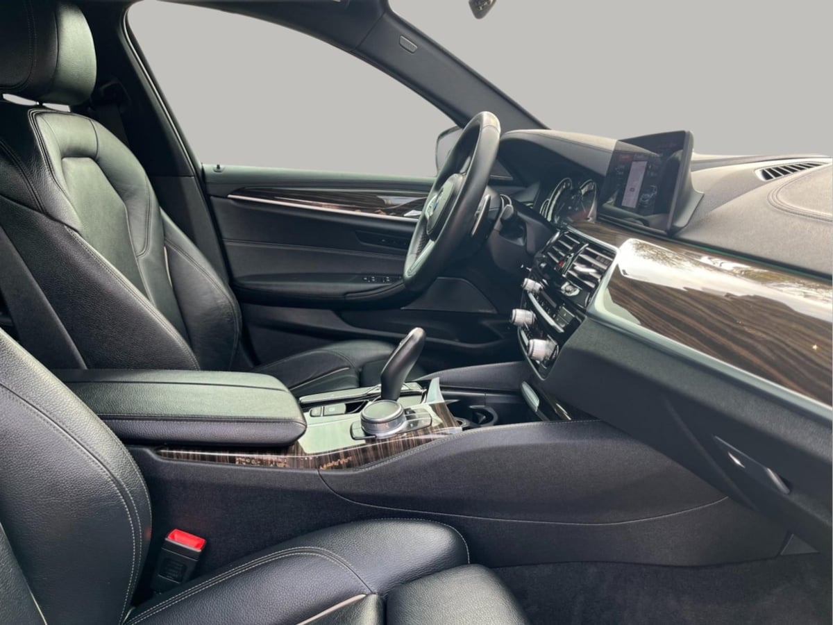 Additional photo of vehicle.