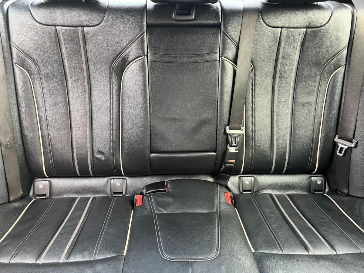 Additional photo of vehicle.