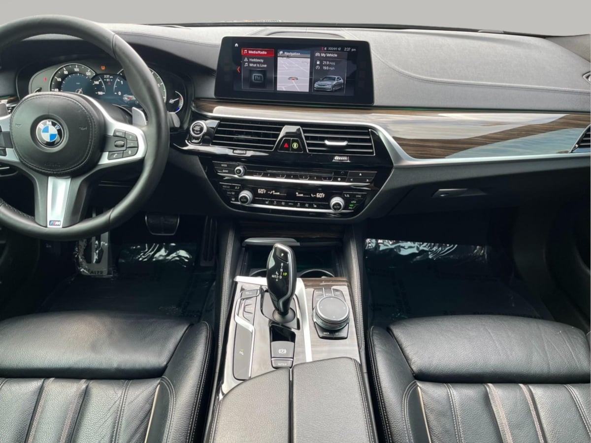 Additional photo of vehicle.