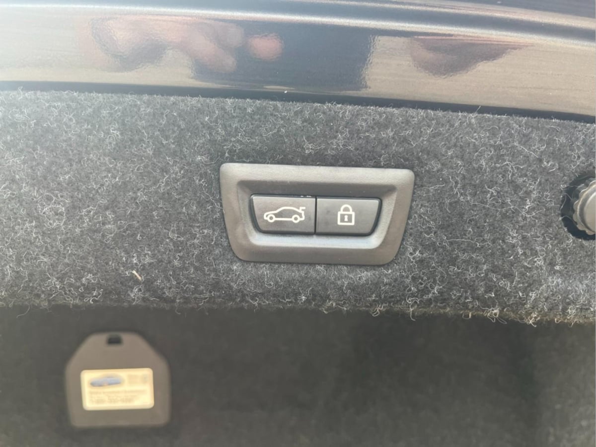 Additional photo of vehicle.