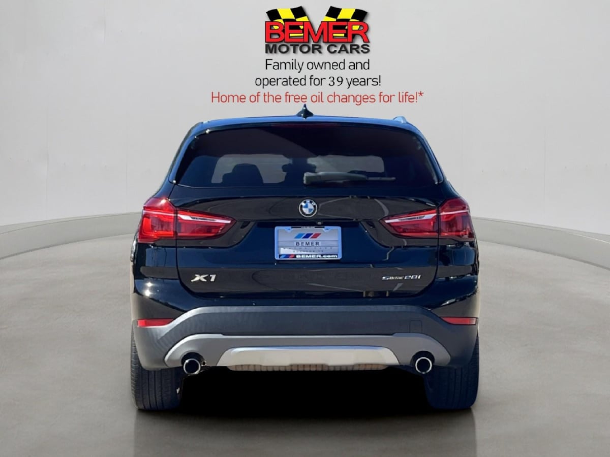 Additional photo of vehicle.