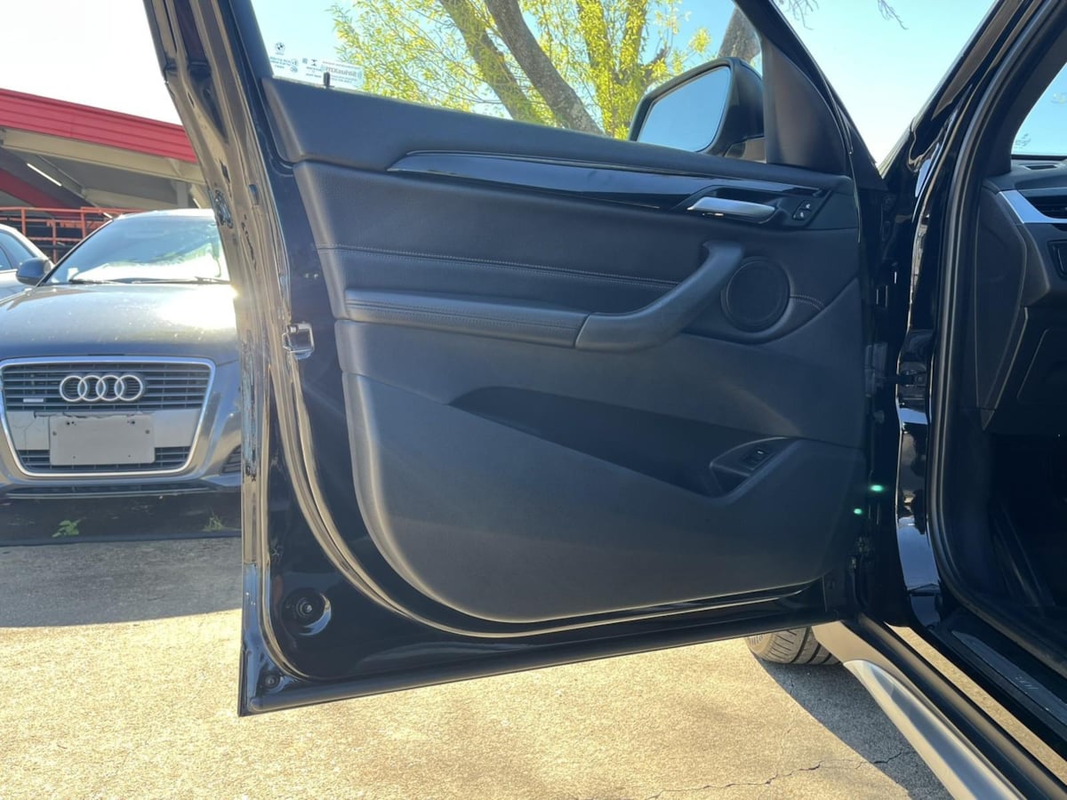 Additional photo of vehicle.