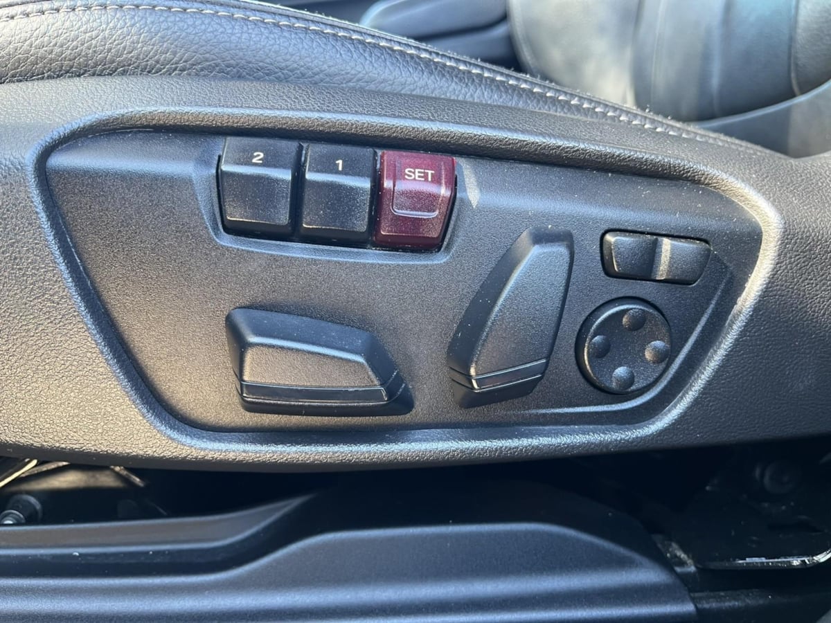 Additional photo of vehicle.