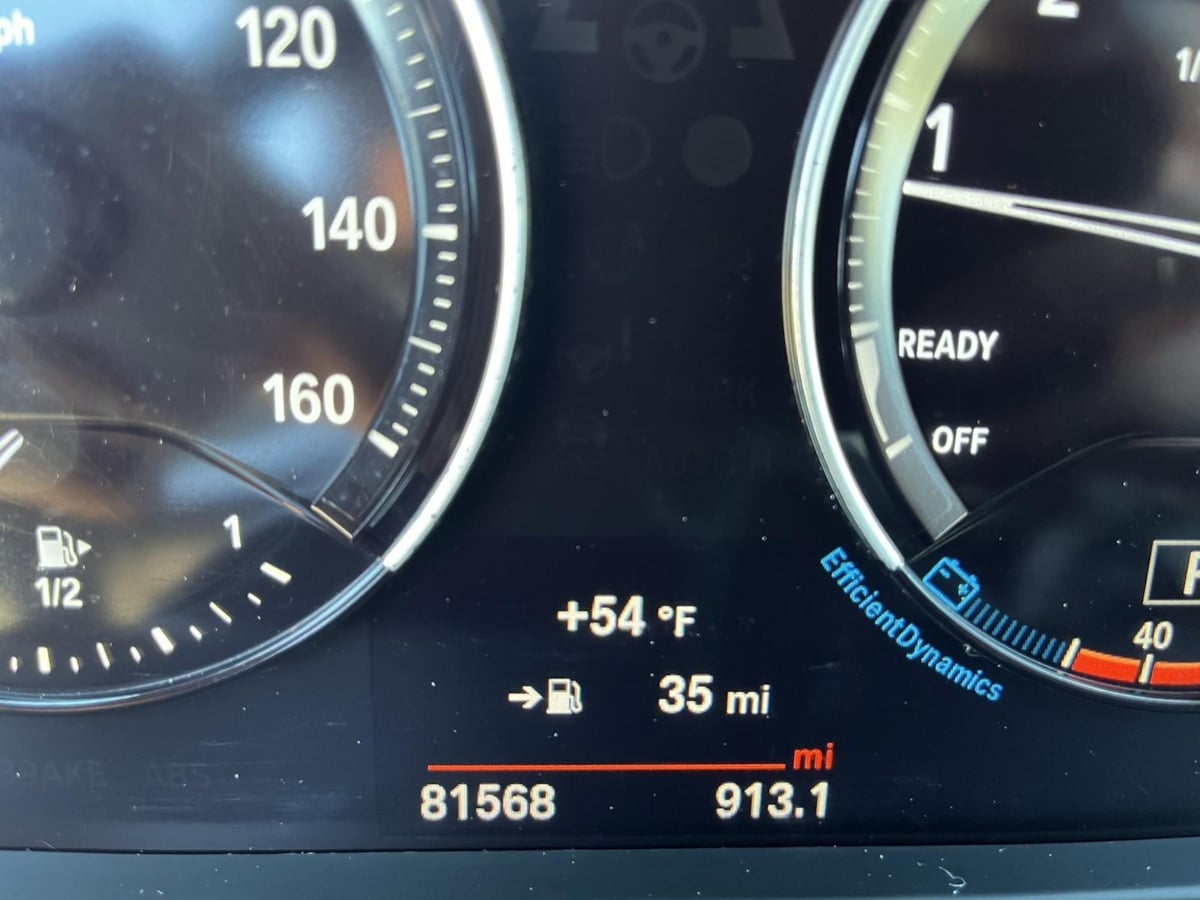 Additional photo of vehicle.